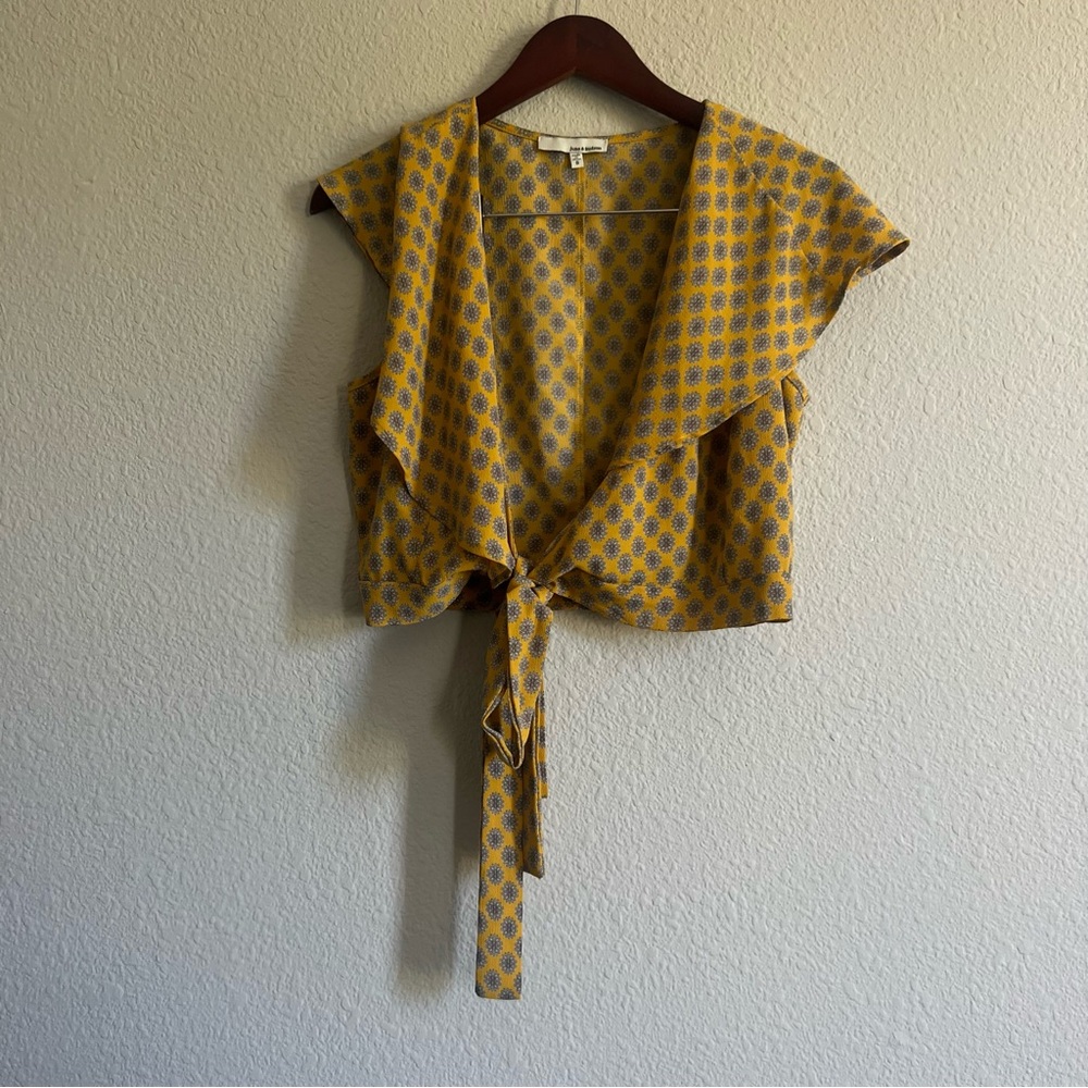 June & Hudson Tie Front Top